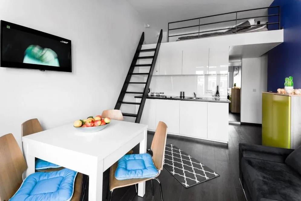 Tour Lubomirskiego 23 Apartament *
